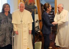 INE pone el ojo en los viajes vaticanos de Sheinbaum y Gálvez