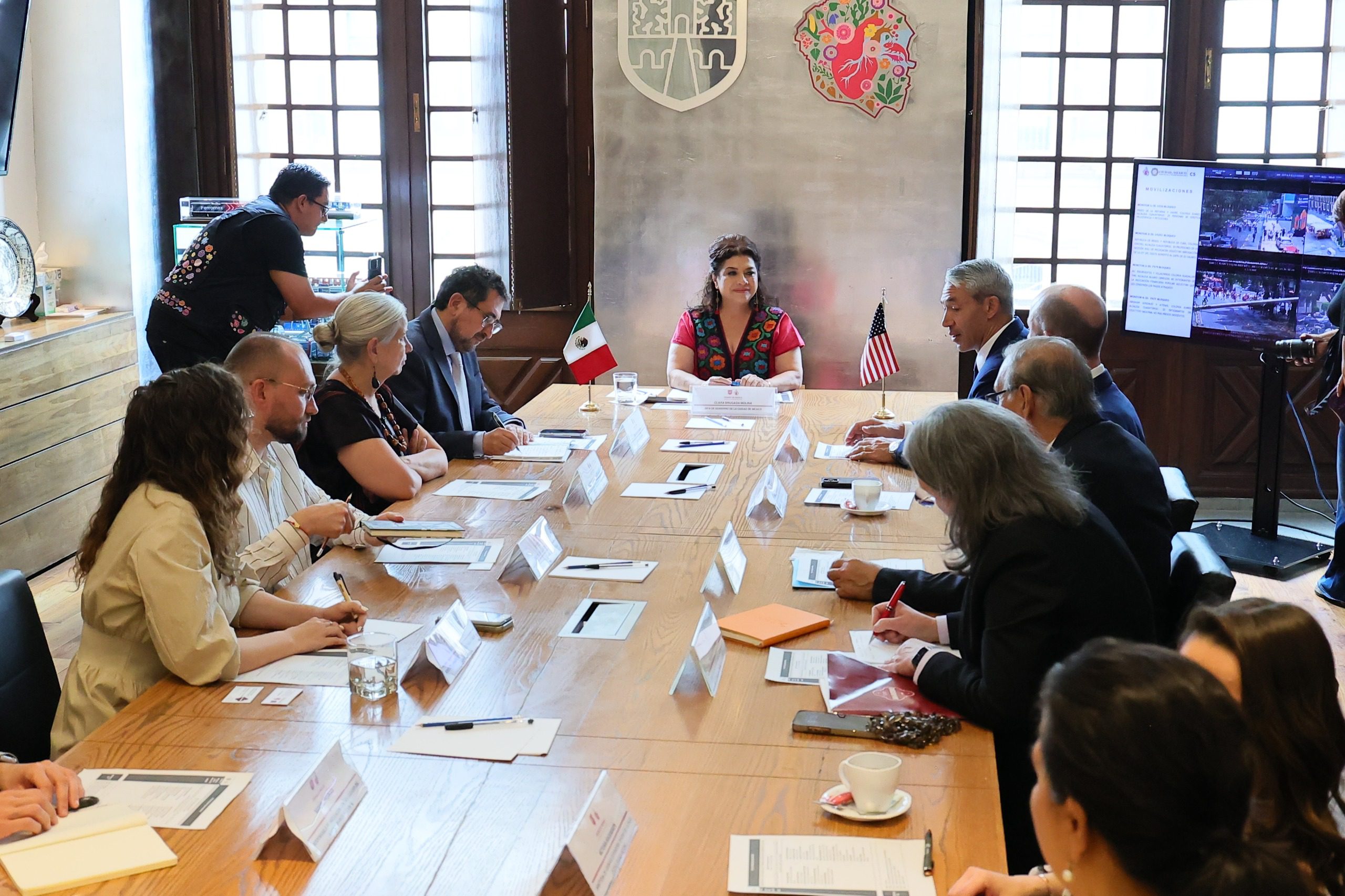 Clara Brugada y alcaldes de Texas trazan ruta conjunta por los derechos de migrantes