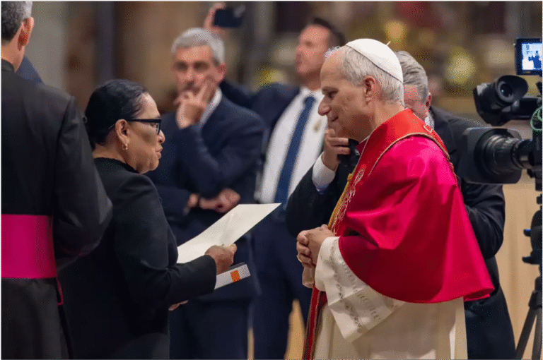 El Gobierno de Sheinbaum invita al papa León XIV a visitar México