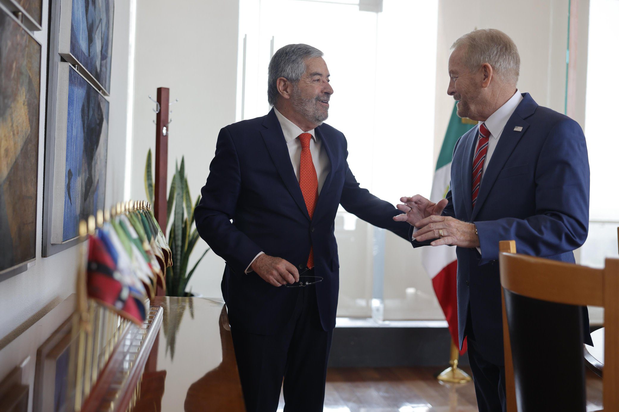 El Nombramiento de Ronald Johnson: Un Símbolo de Nuevas Dinámicas en la Relación México-EU