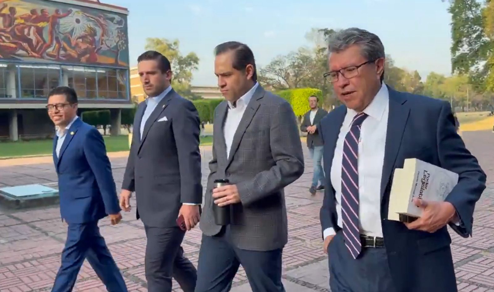 Ricardo Monreal concluye ciclo como docente del posgrado en la UNAM