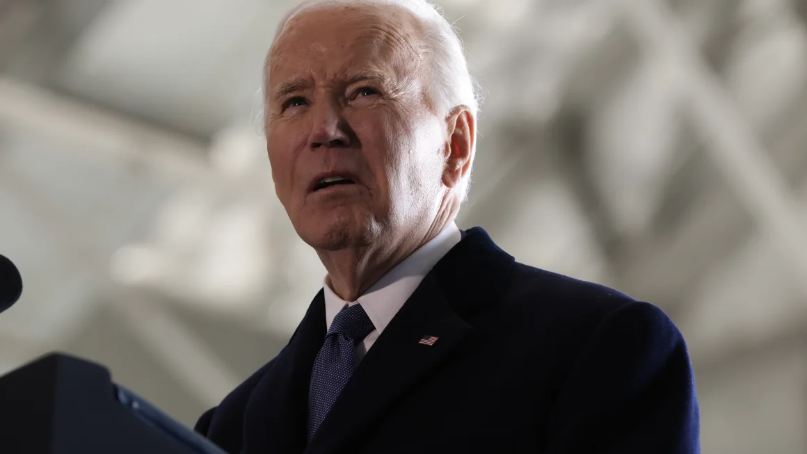 Joe Biden enfrenta cáncer de próstata con entereza y esperanza médica