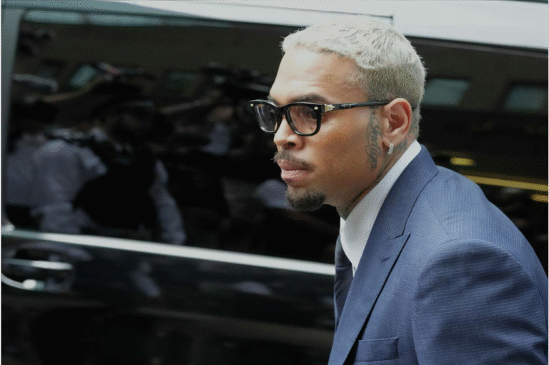 Chris Brown se declara inocente tras ser acusado de agresión con botella en un club de Londres