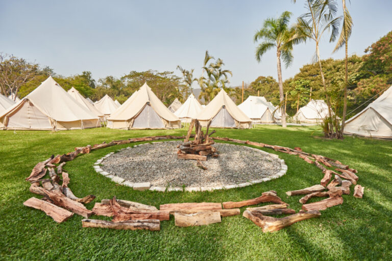 Nehira-Glamp-1-1-900x601