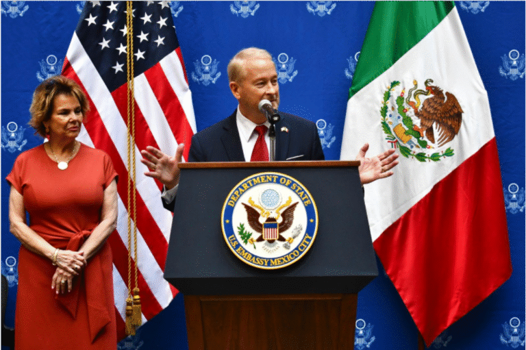 “Ser amigo de EE.UU. es fatal”- China responde con fuerza a embajador Johnson