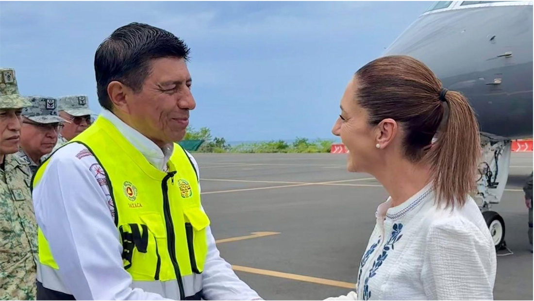 Sheinbaum sobrevuela zonas afectadas por el huracán “Erick” en Oaxaca antes de continuar gira en Quintana Roo