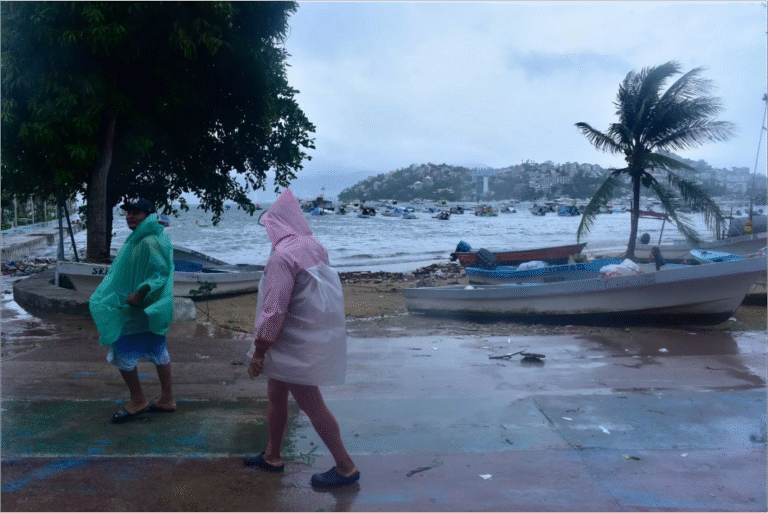 Tormenta ‘Dalila’ arrasa Acapulco y deja viviendas bajo el agua en tres estados