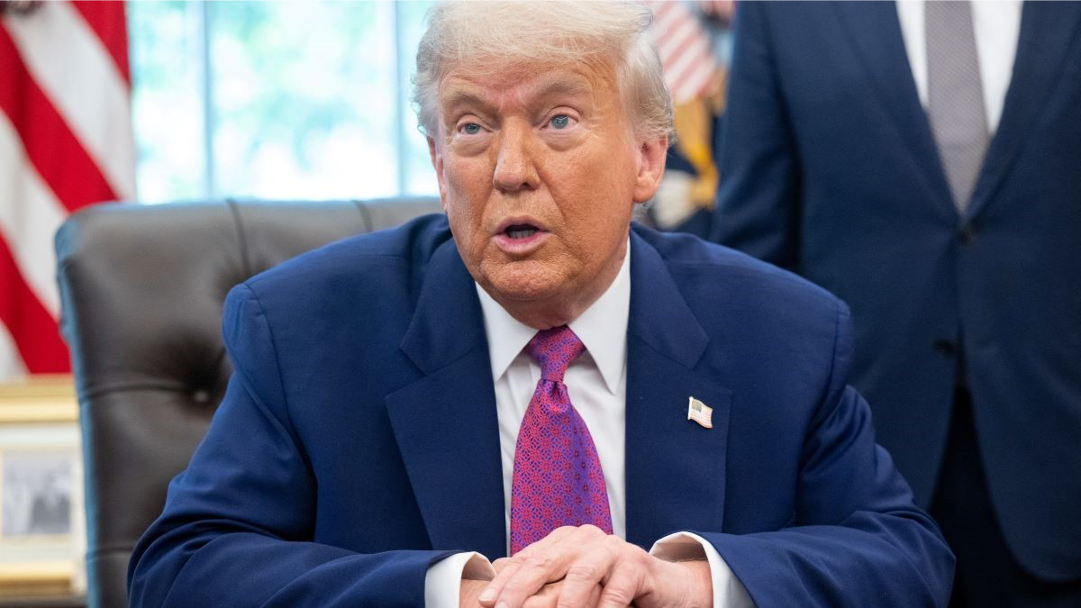 Trump exige la rendición total de Irán en medio de creciente tensión con Israel