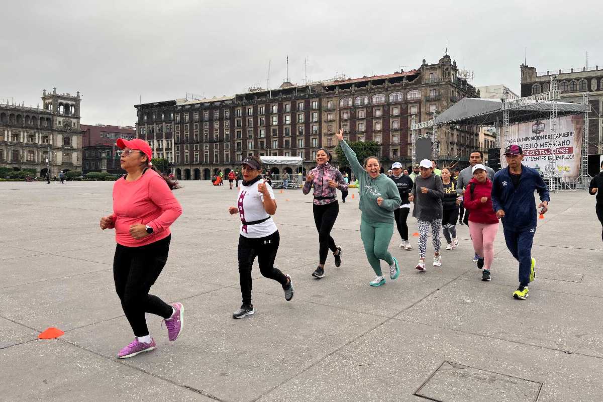 ¡A correr en el corazón de México! Inauguran pista de atletismo en el Zócalo capitalino