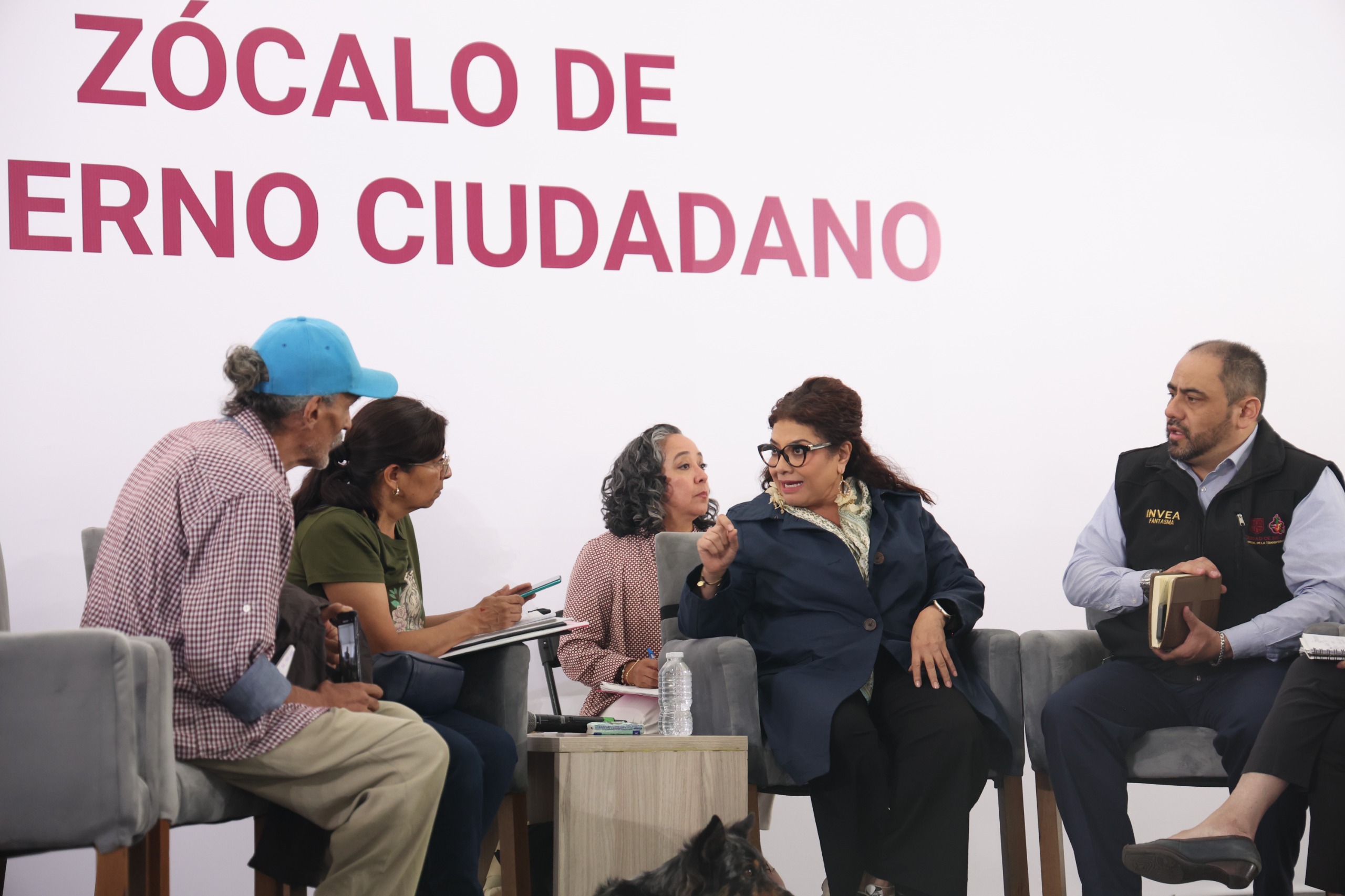 Jóvenes, artistas y vecinos presentan propuestas a Clara Brugada en la jornada 37 del Zócalo capitalino