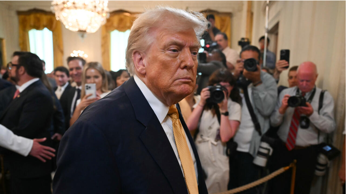 Trump niega haber escrito carta a Epstein y demanda al Wall Street Journal por difamación