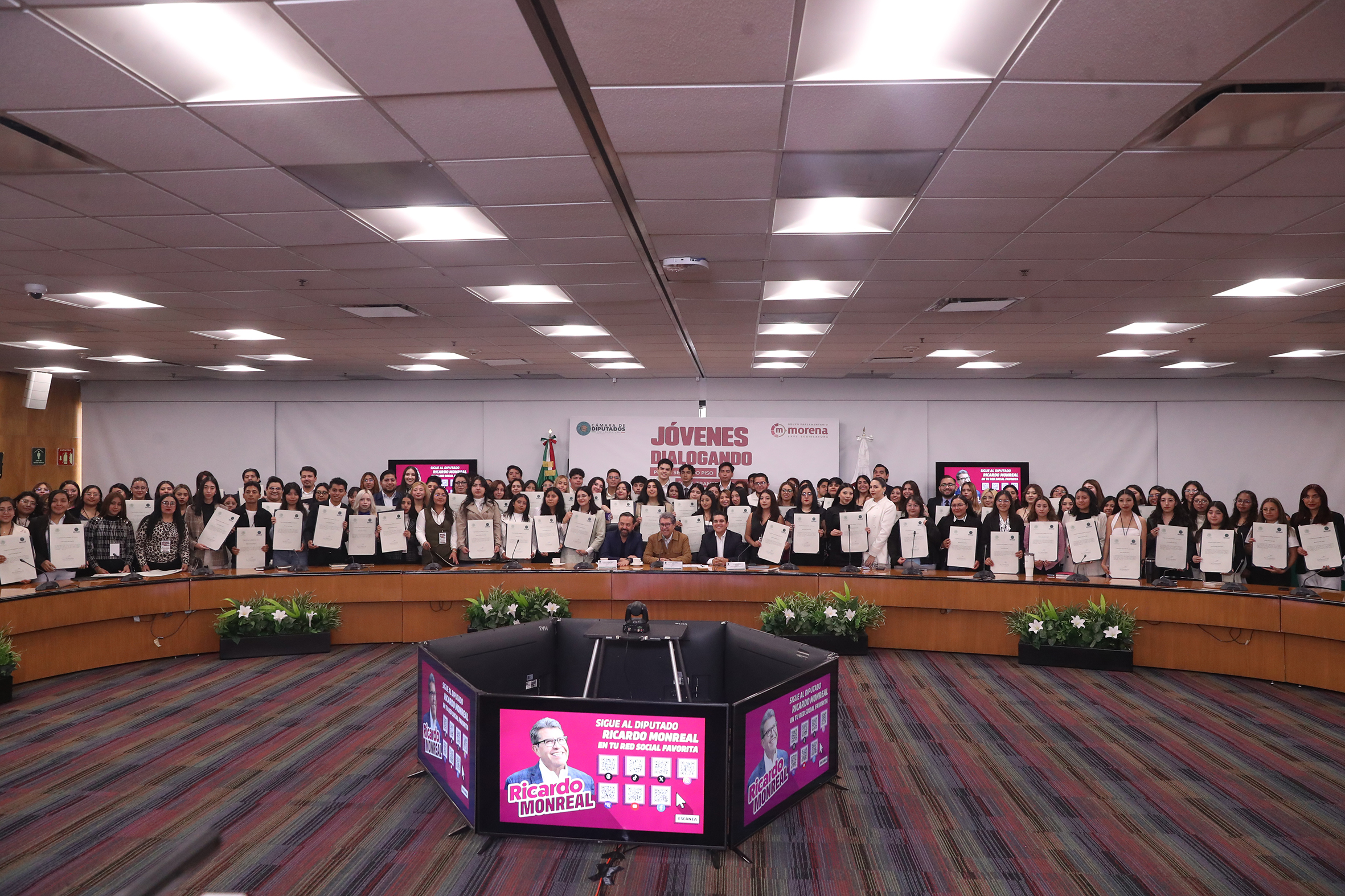 Monreal apuesta por la juventud como relevo político en México