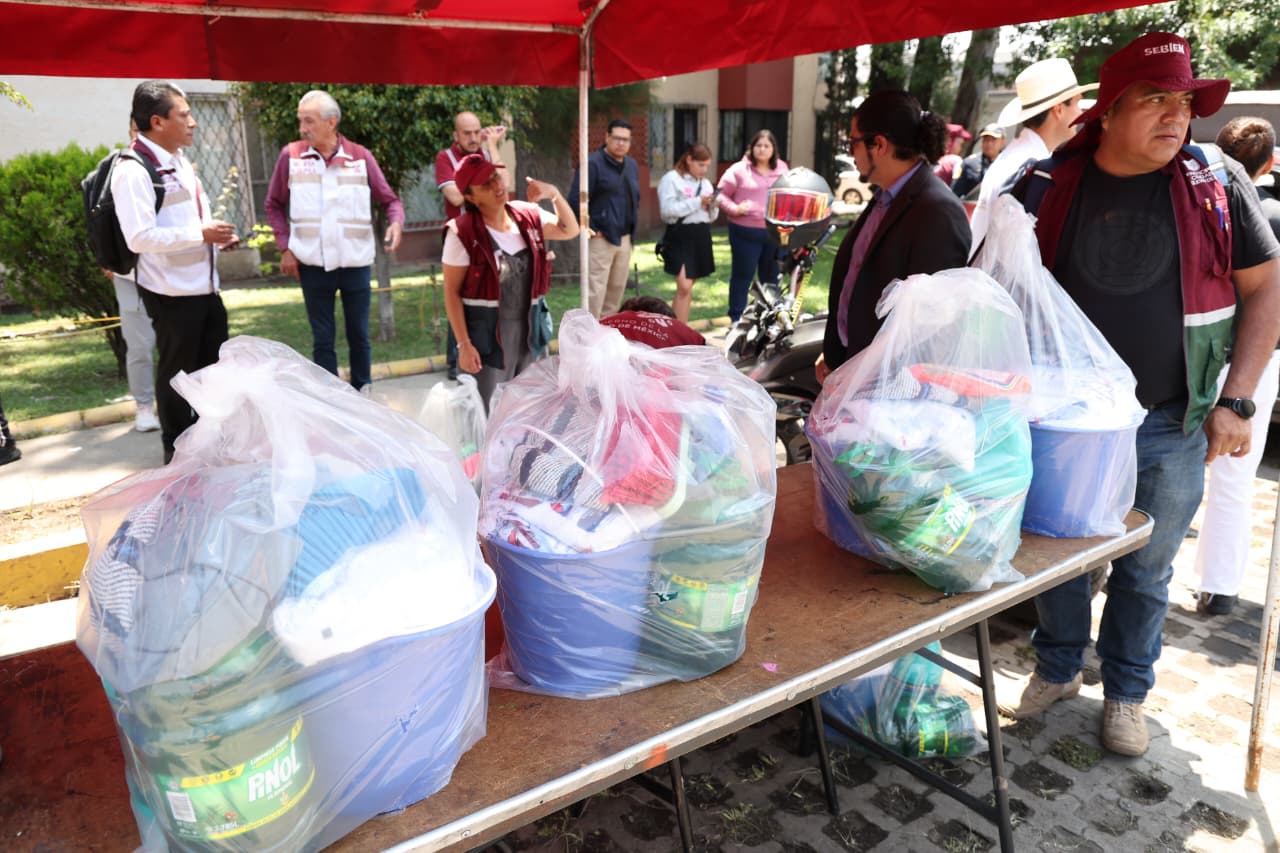 Lluvias no detienen la ayuda: Brugada supervisa limpieza, comedores y entrega de despensas