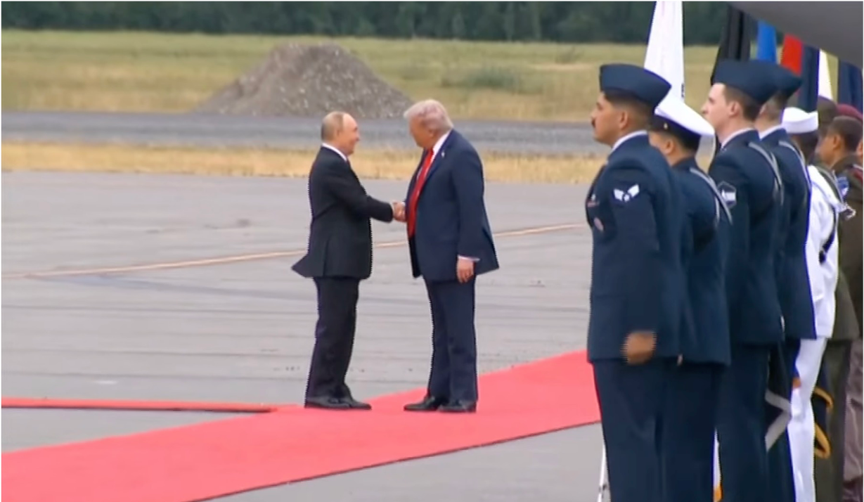 Alaska recibe a Trump y Putin para histórica cumbre sobre Ucrania