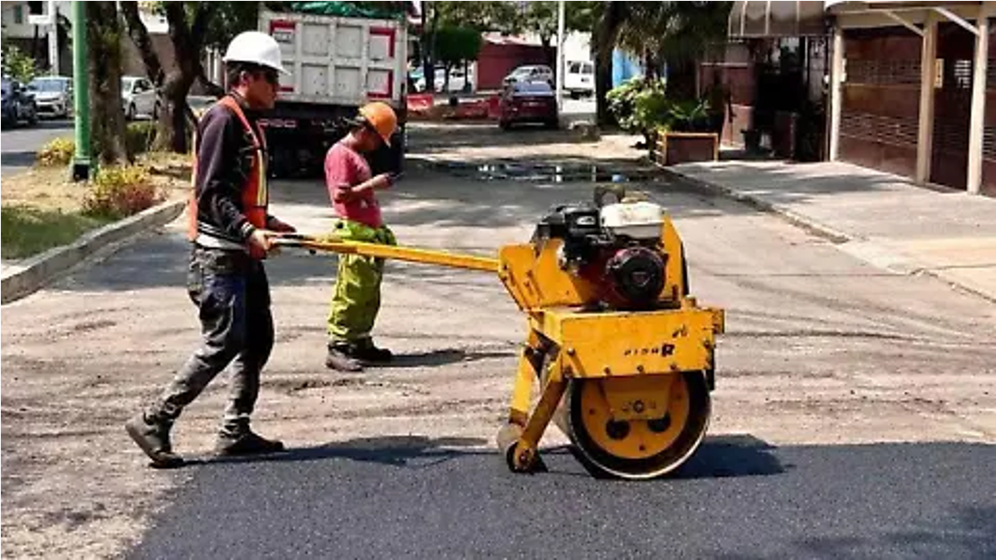 Trabajo nocturno para calles más seguras: inicia operativo de bacheo en principales vialidades