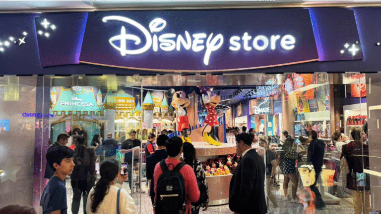 Disney abre su primera tienda propia en México y prepara expansión para 2026
