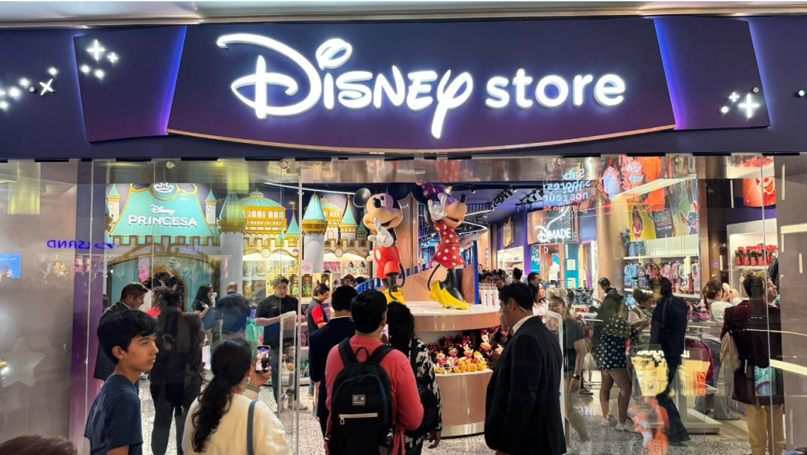 Disney abre su primera tienda propia en México y prepara expansión para 2026