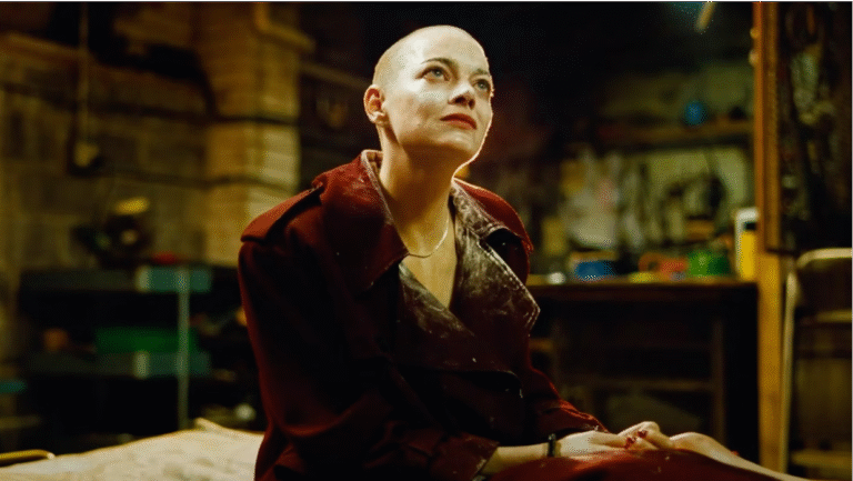 Emma Stone sorprende en ‘Bugonia’, la nueva apuesta de Yorgos Lanthimos