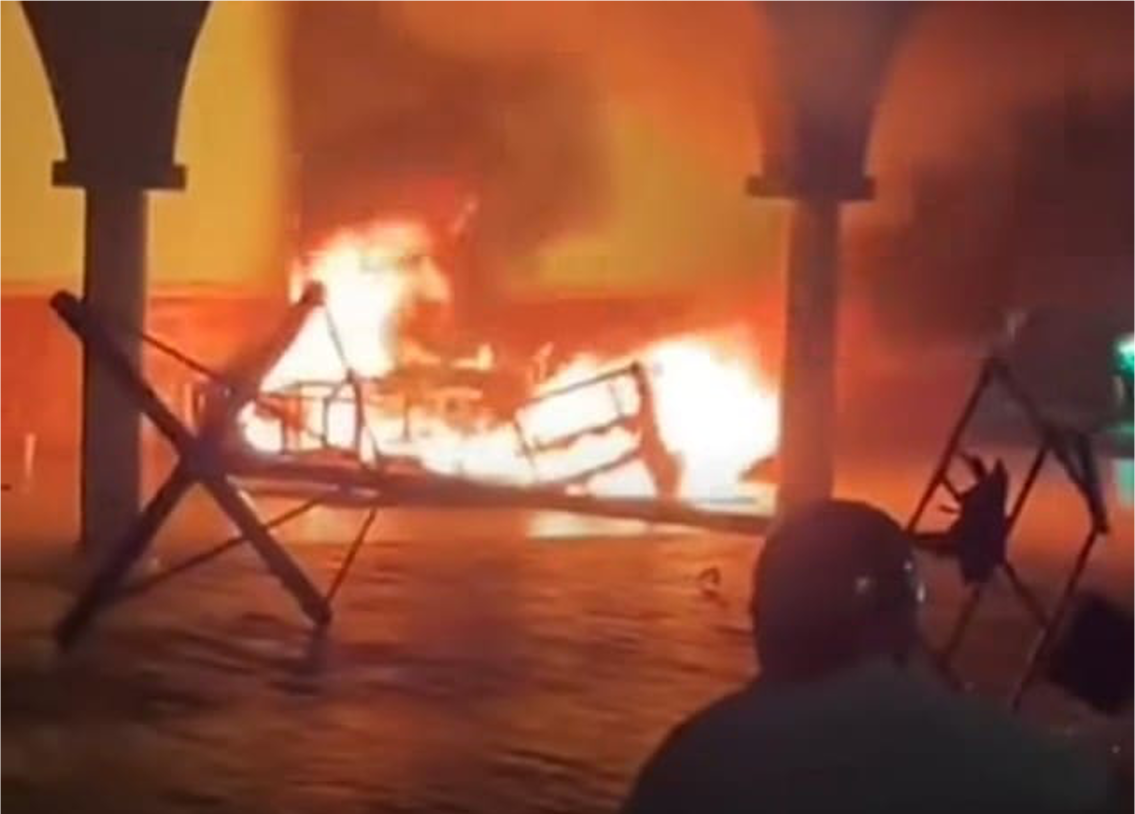 Indignación en Yucatán: queman Palacio Municipal tras muerte de joven en prisión