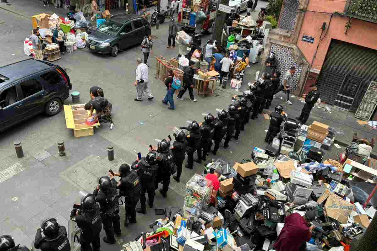 Sin aviso ni orden judicial: expulsan a vecinos de República de Cuba