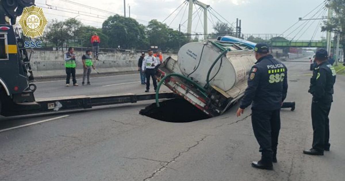 Gigantesco socavón engulle pipa y bloquea una de las principales vías hacia el aeropuerto
