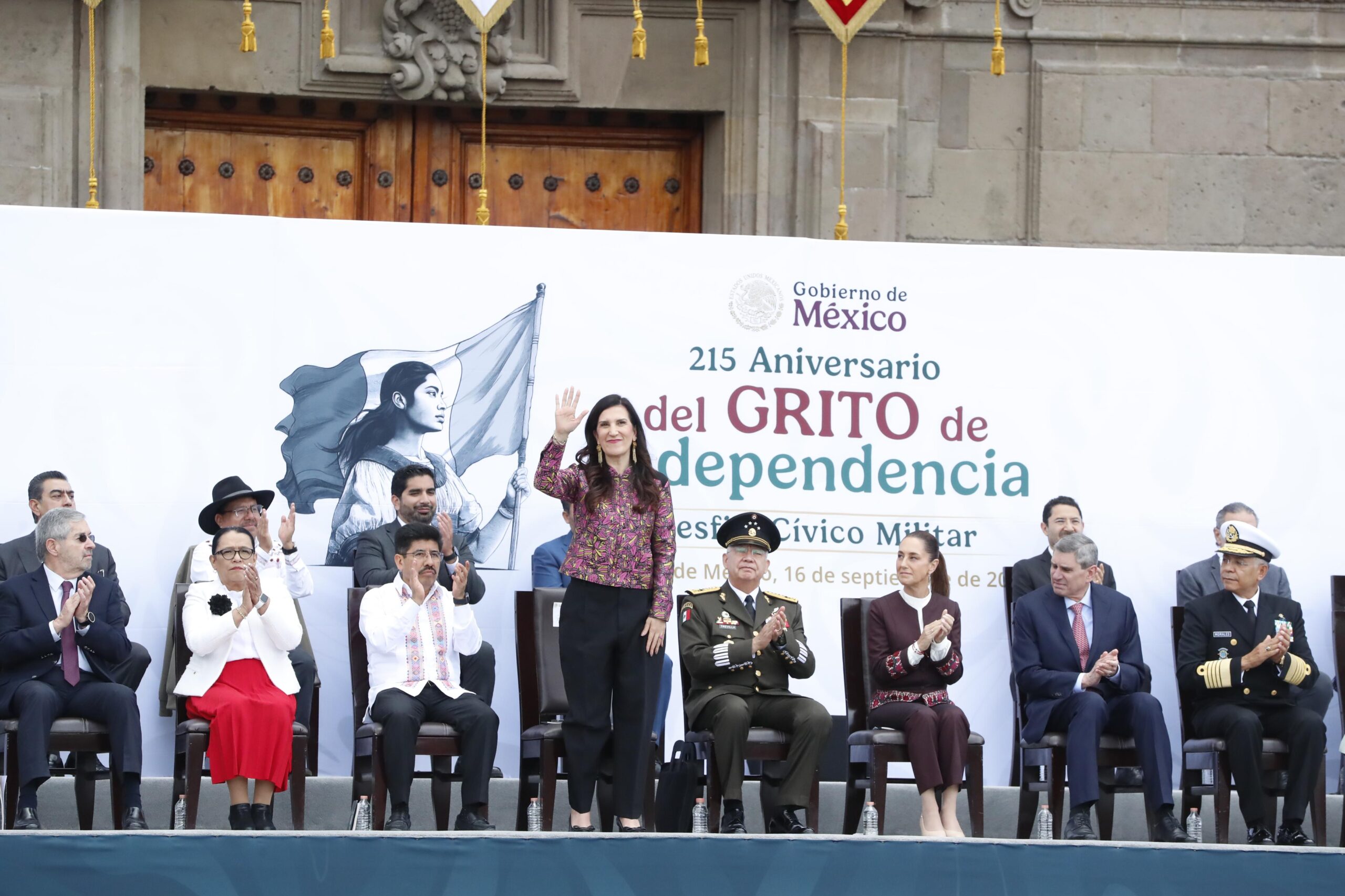 Kenia López Rabadán celebra regreso del Congreso al Desfile Militar