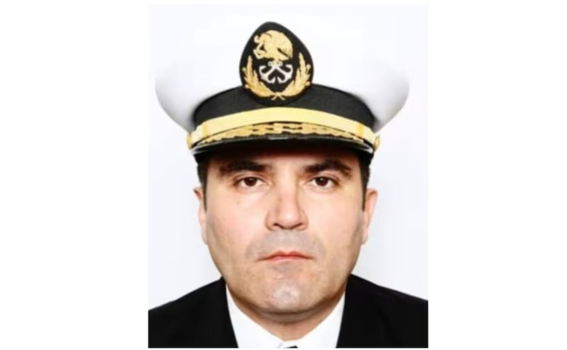 Interpol emite ficha roja para contralmirante implicado en huachicol fiscal