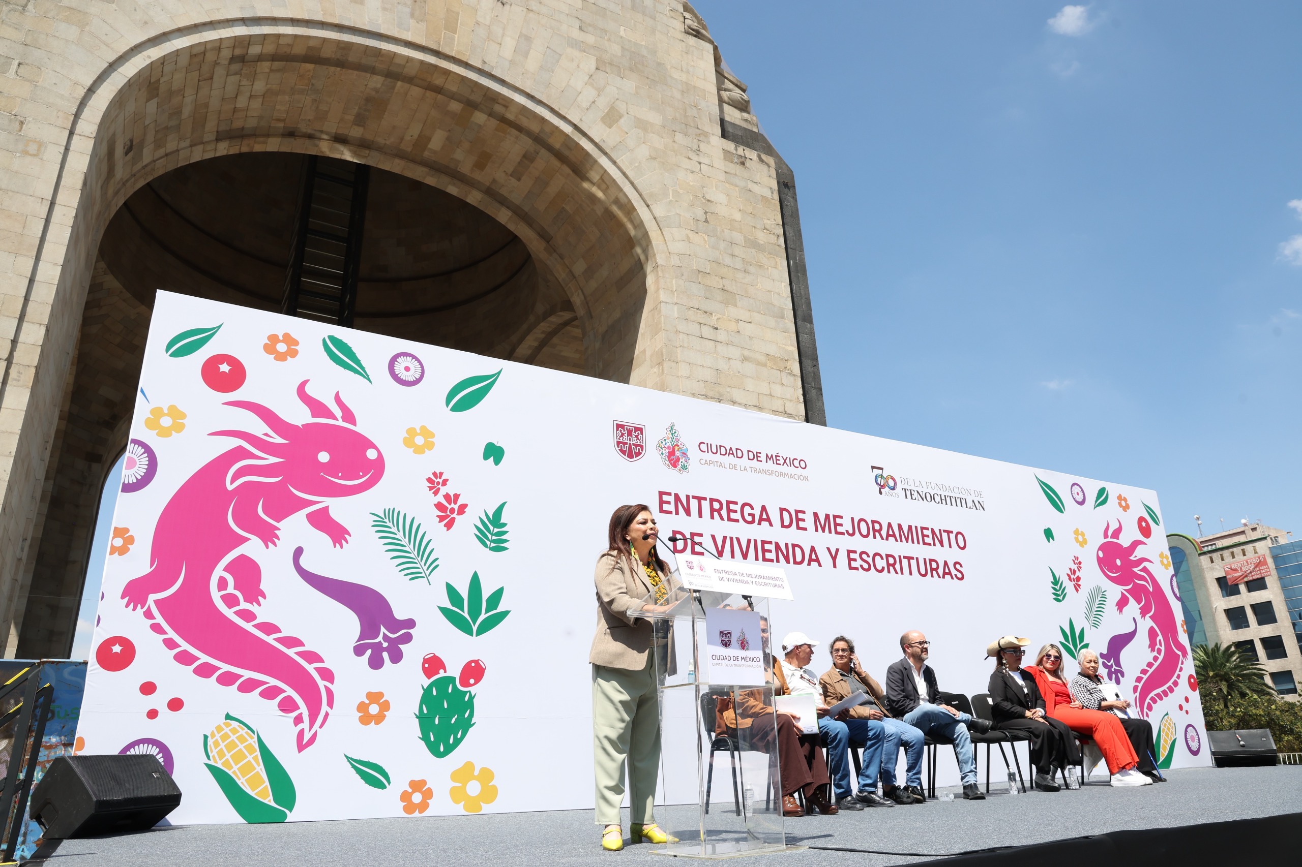 Clara Brugada entrega más de 7 mil apoyos para vivienda en la Ciudad de México