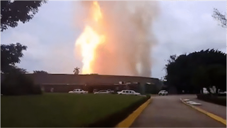 Explosión en ducto de Pemex entre Chiapas y Tabasco moviliza a personal y vecinos