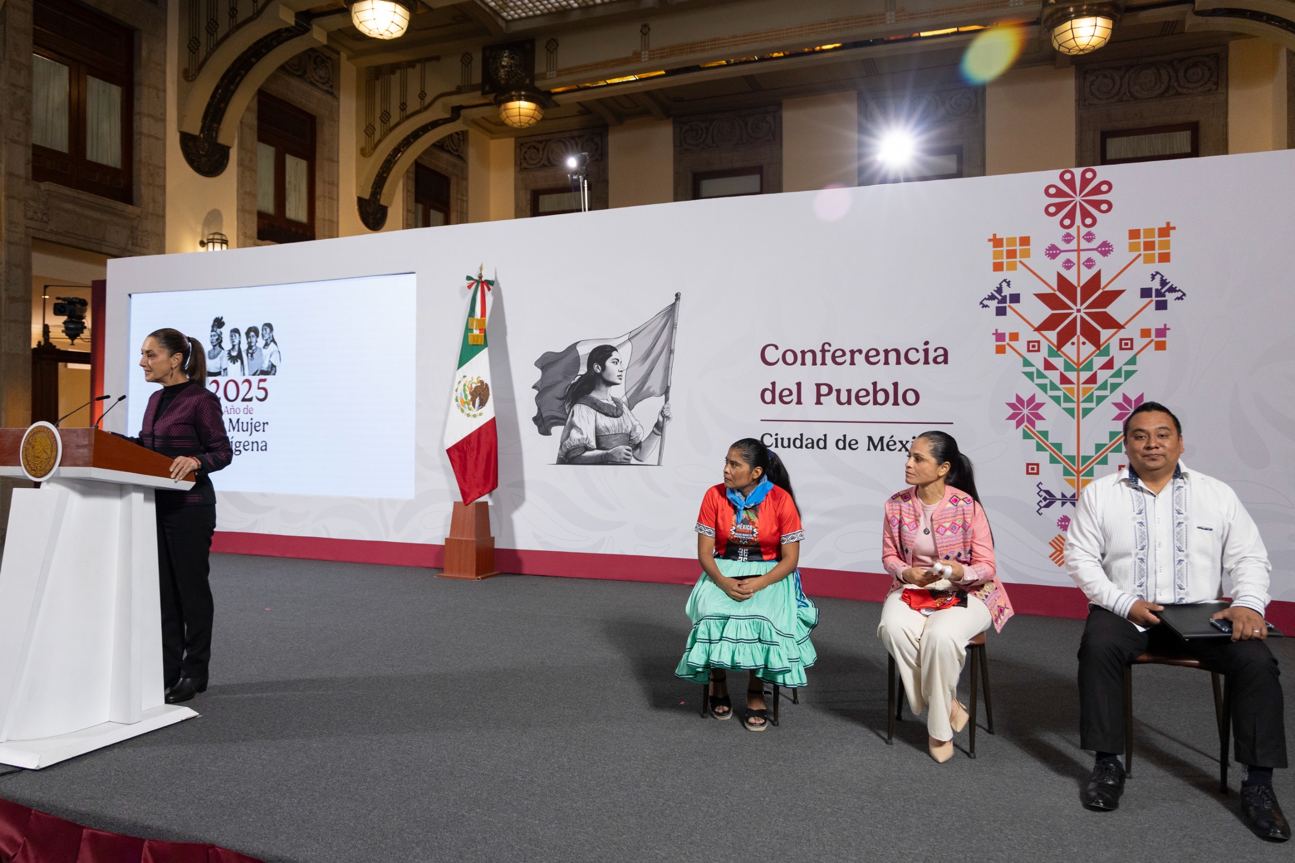 Sheinbaum defiende decisión técnica sobre el AICM y el traslado de carga al AIFA