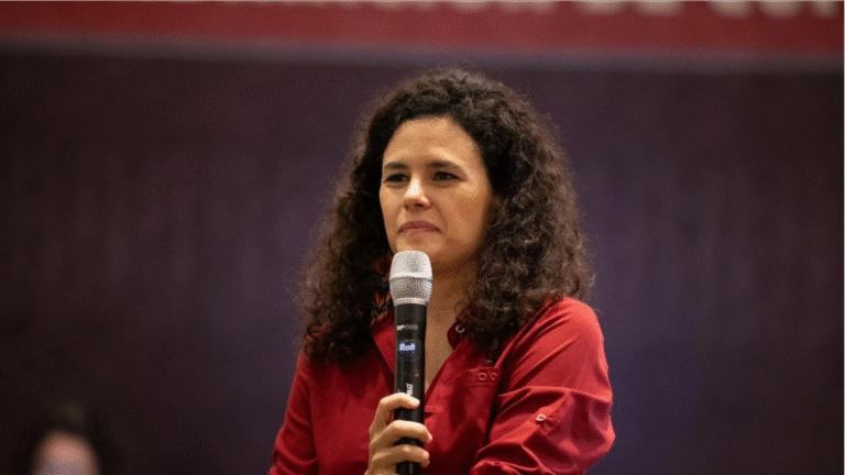 Luisa Alcalde se burla del relanzamiento del PAN- ‘Las mismas caras’