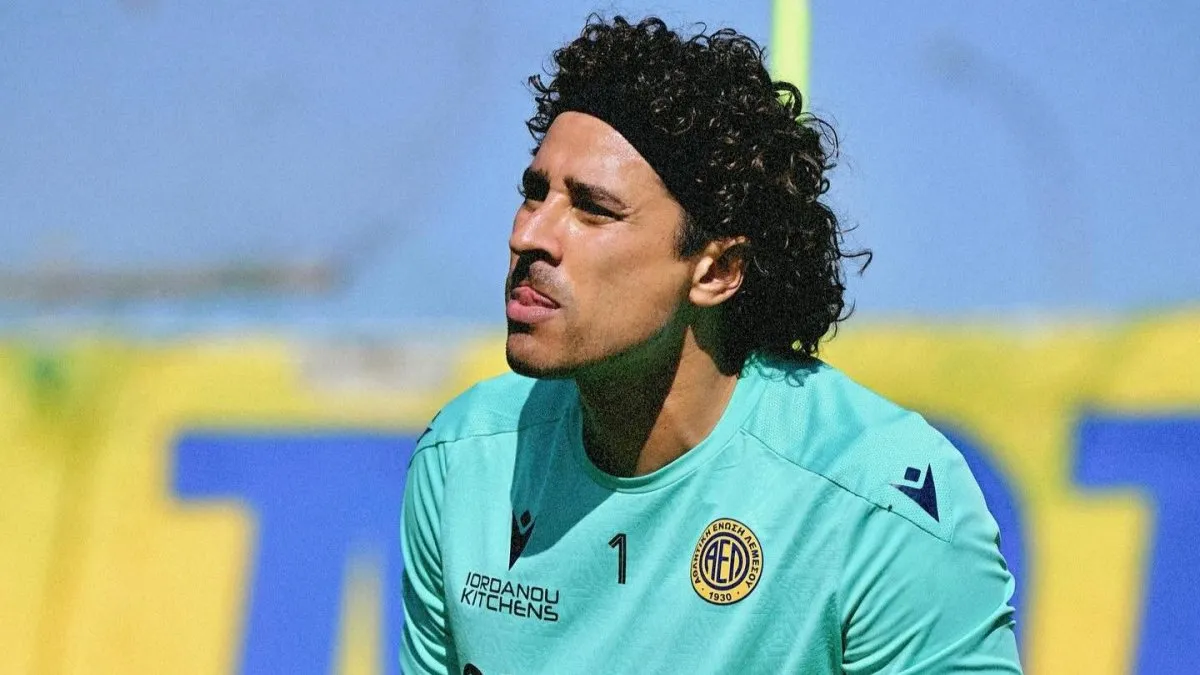 Ochoa queda fuera de la convocatoria y crecen dudas sobre su futuro en Chipre