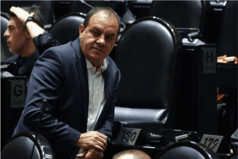 ¡Increíble! Diputado Cuauhtémoc Blanco es captado jugando pádel en plena sesión de Cámara