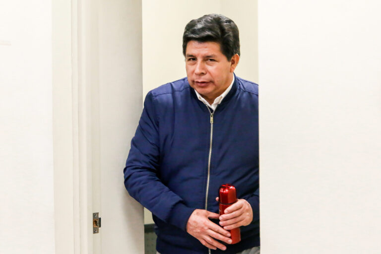 Expresidente peruano Pedro Castillo escucha sentencia por fallido intento de golpe de 2022