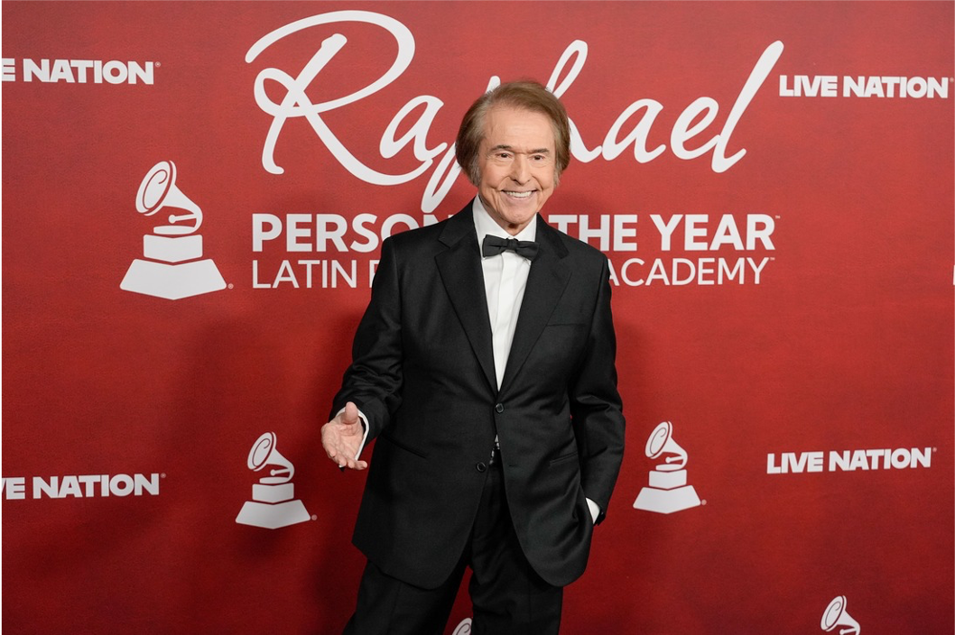 Raphael conquista Las Vegas y se corona como Persona del Año en los Latin Grammy