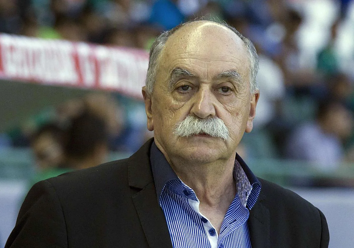 Chivas lamenta la muerte de su ex técnico Xabier Azkargorta y le rinde homenaje