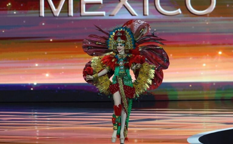 fatima-bosch-representante-de-mexico-en-miss-universo-desfila-en-la-pasarela-de-traje-tipico