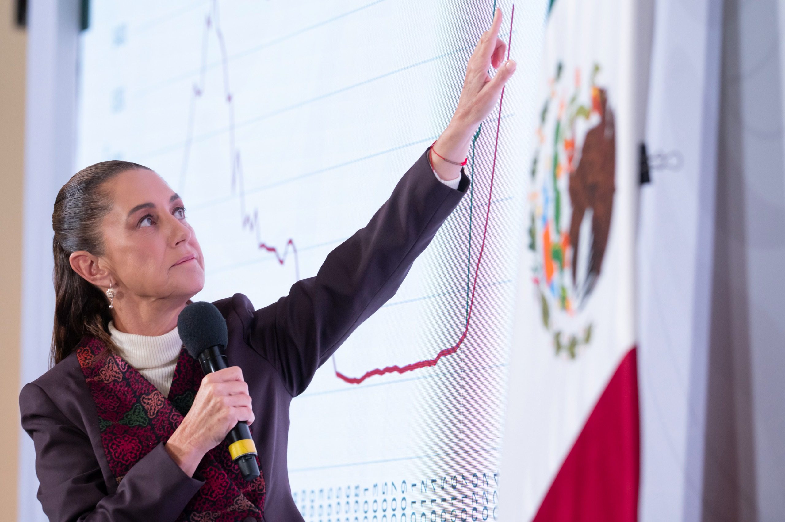 Sheinbaum pide esperar hasta mañana para informar sobre el ataque con carro bomba en Coahuayana