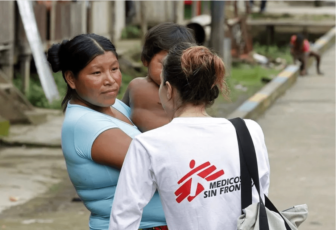 Informe global revela recorte del 34 % a la ayuda humanitaria para 2025