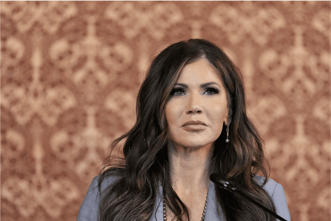 Kristi Noem acusa a cárteles mexicanos de “causar caos” mientras demócratas exigen su renuncia en una tensa audiencia en Washington