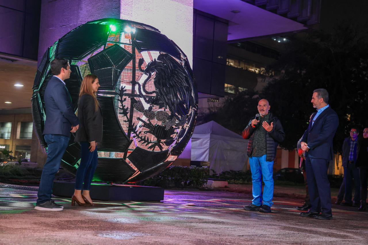 Monterrey transforma cables en desuso en arte monumental rumbo al Mundial