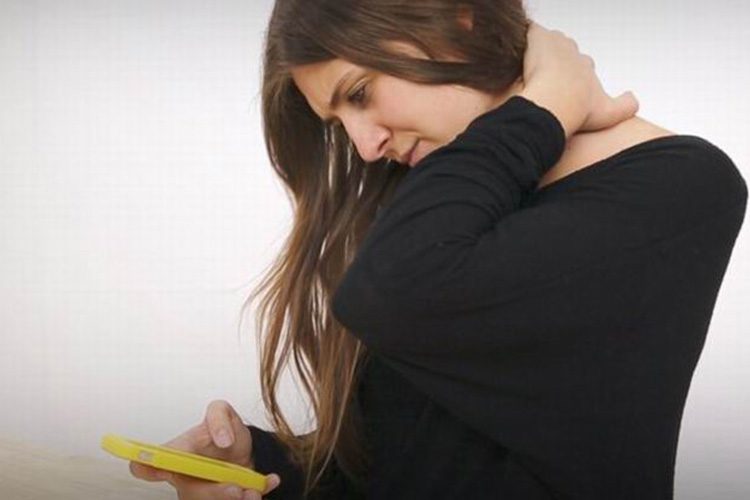 Salud postural para el mexicano promedio: ejercicios para contrarrestar el “cuello de WhatsApp” y la espalda de oficina