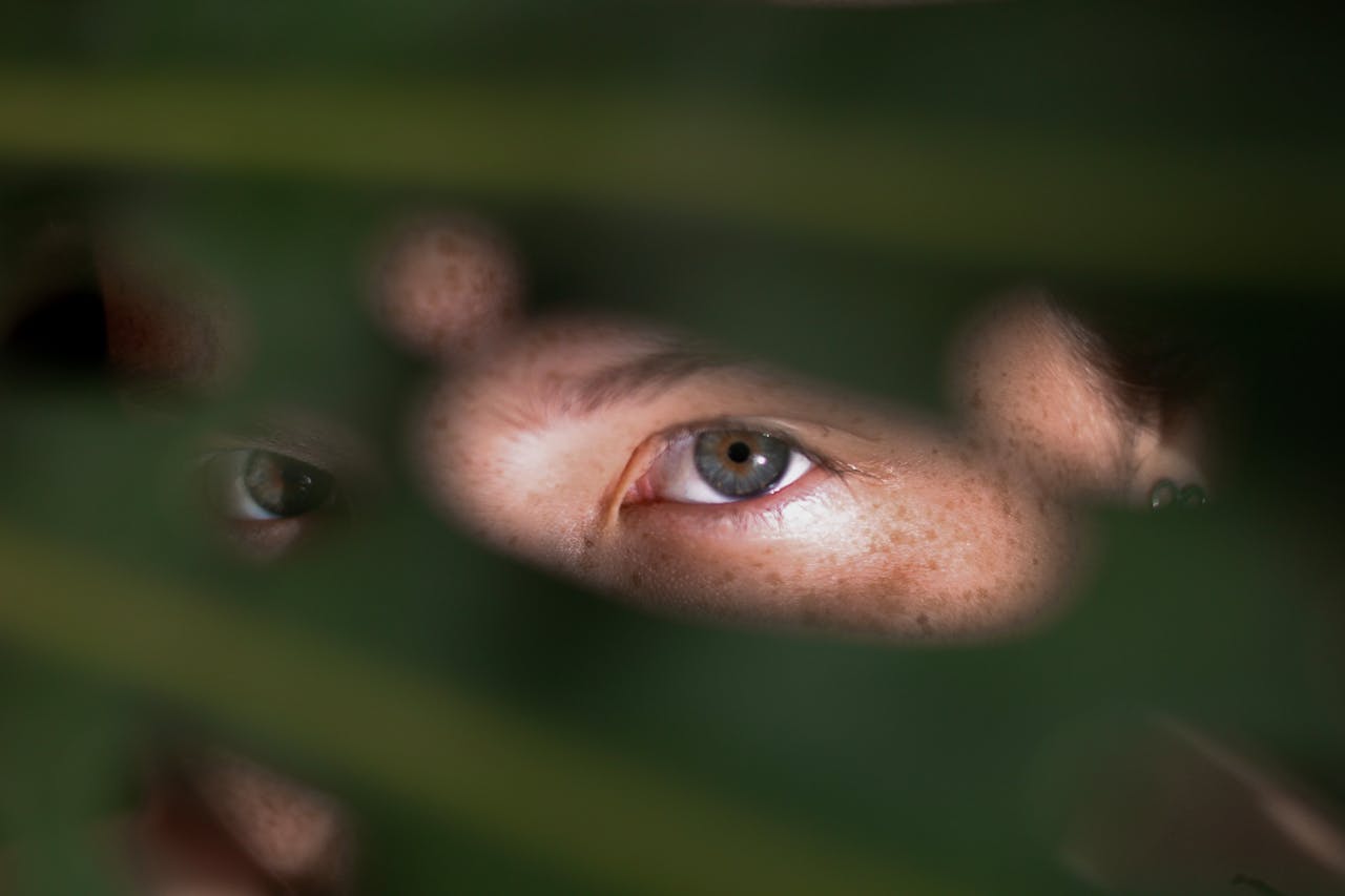 Salud visual en la era digital: cómo cuidar tus ojos después de un maratón de teletrabajo y telenovelas