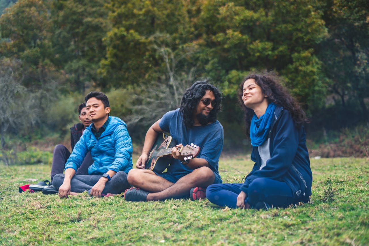 Amistades “offline”: por qué cultivar relaciones cara a cara es vital para la salud en la era digital