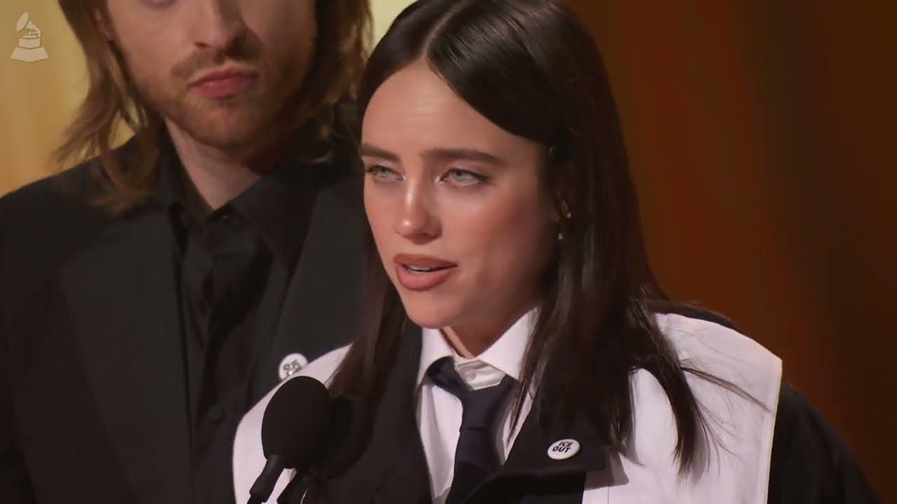Billie Eilish sacude los Grammy 2026 con discurso anti-ICE: “Nadie es ilegal en tierra robada”