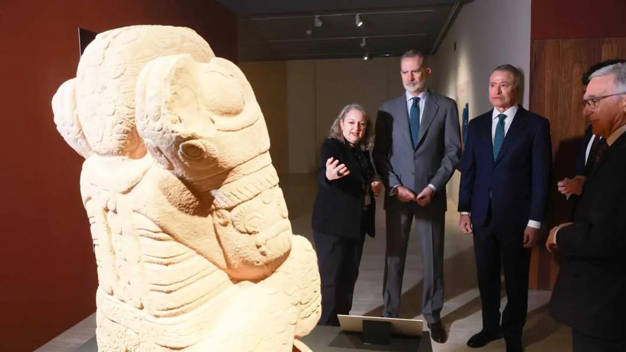 Felipe VI admite abusos en la Conquista durante visita a exposición mexicana