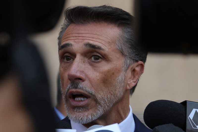 Sergio Mayer ofrece disculpa y cierra filas con Morena