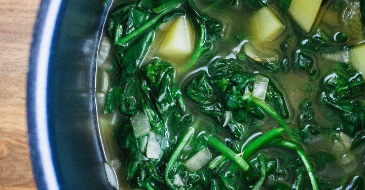 ¿Espinaca cruda o cocida? la ciencia explica cuál aporta más nutrientes