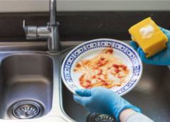 La esponja de cocina, un foco de bacterias: El secreto para desinfectarla