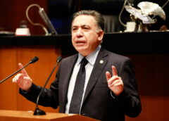 Senador Enrique Inzunza va a la FGR tras recibir un citatorio por caso de EE. UU.